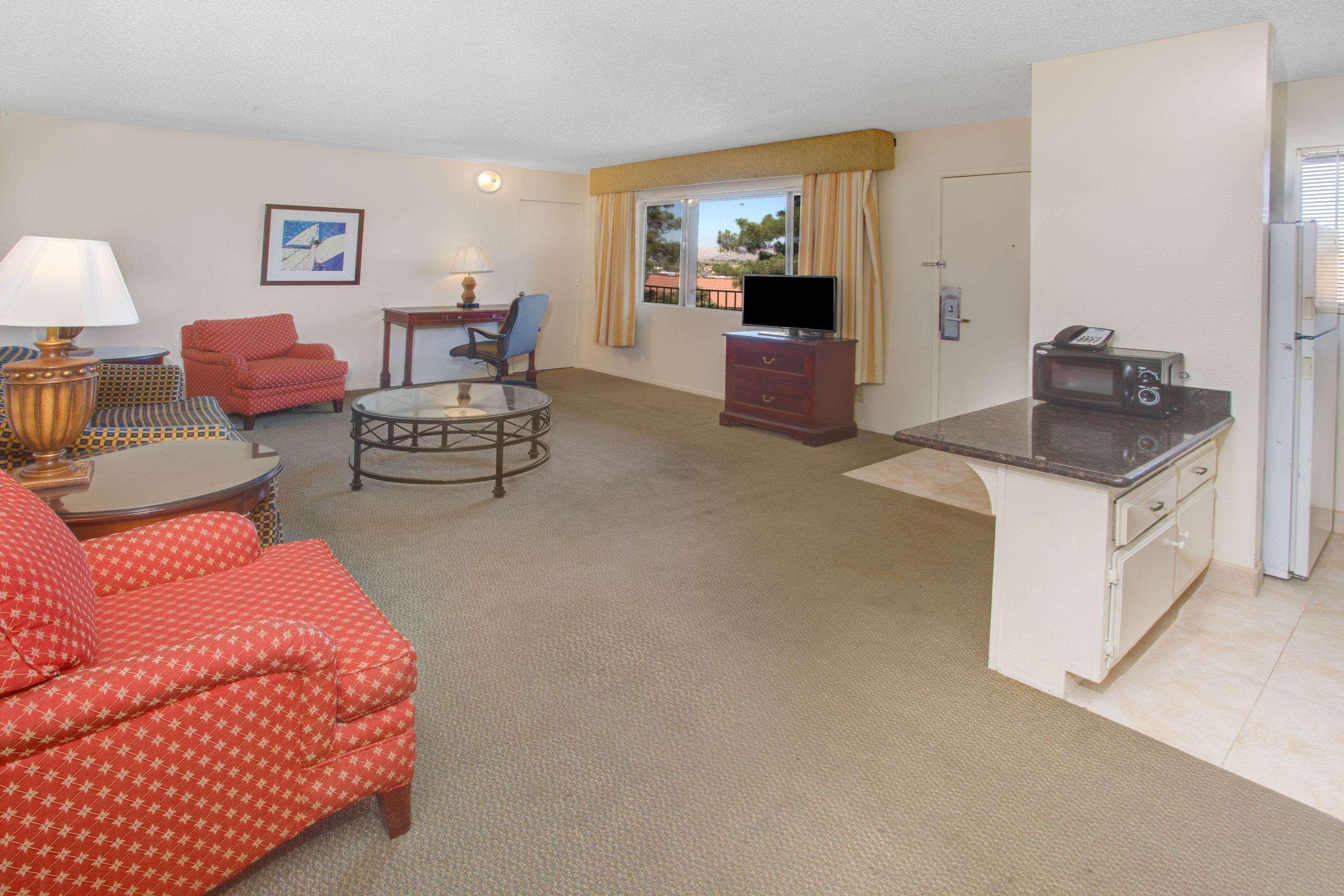 Travelodge Inn & Suites By Wyndham Yucca Valley/Joshua Tree Exterior foto